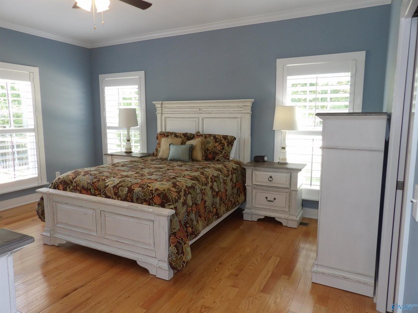 Waterfront home, Signal Point community, Guntersville city - photo 28