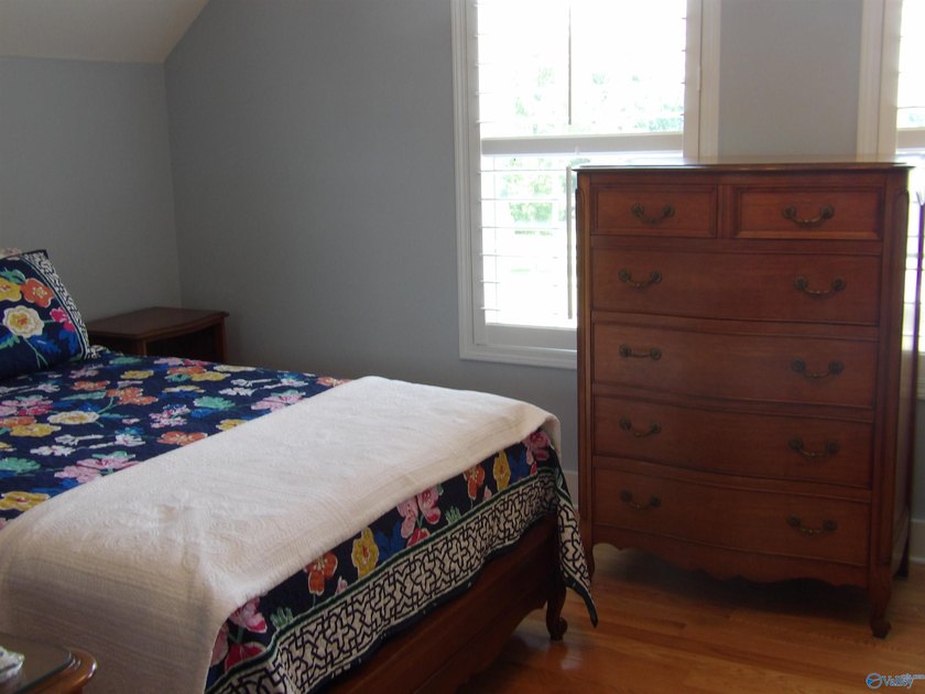 Waterfront home, Signal Point community, Guntersville city - photo 31