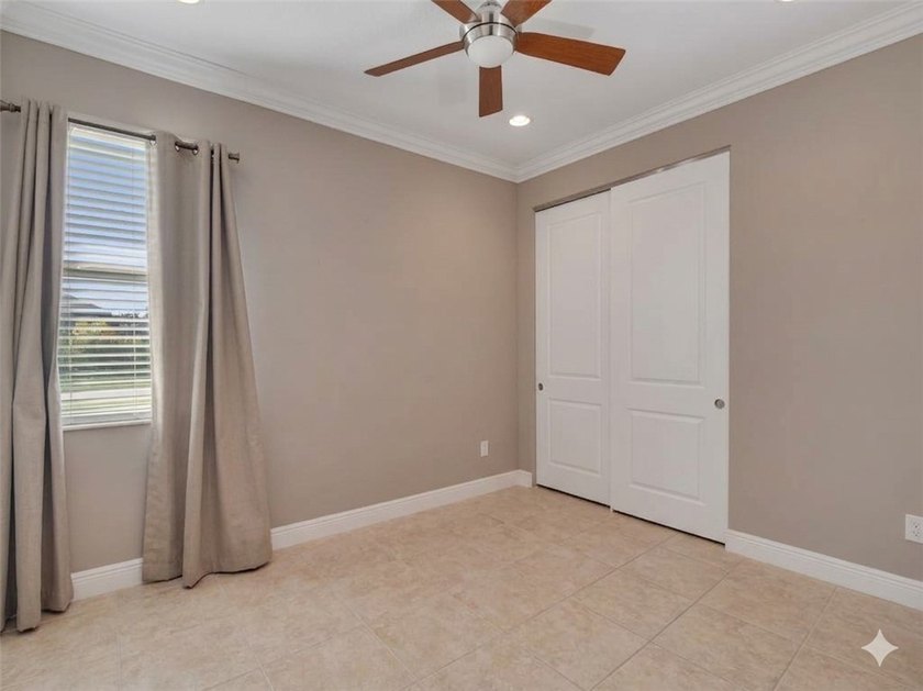 GHO Sawgrass former model home on fenced .40 lake lot with - photo 16