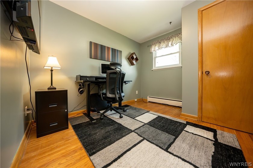 Welcome home to this inviting 4-bedroom, 1.5-bath residence - photo 24