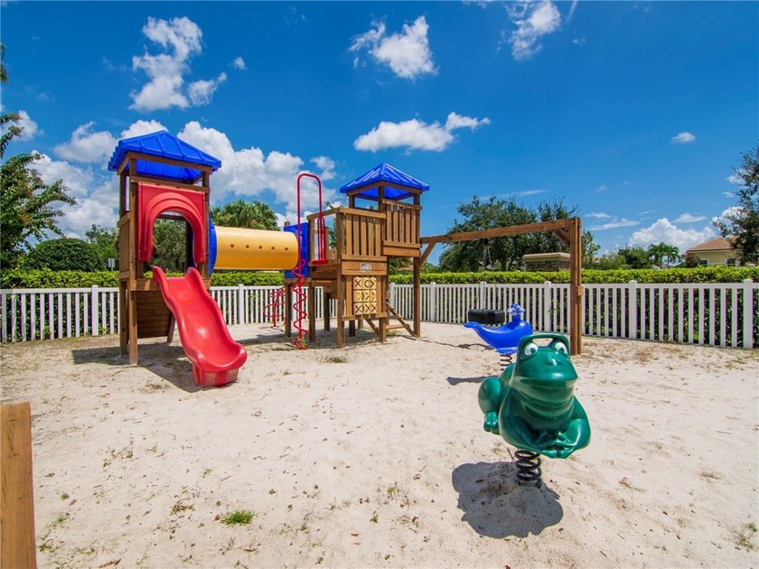 GHO Sawgrass former model home on fenced .40 lake lot with - photo 26