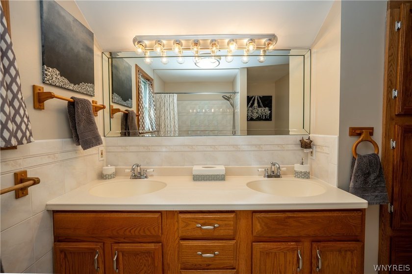 Welcome home to this inviting 4-bedroom, 1.5-bath residence - photo 29