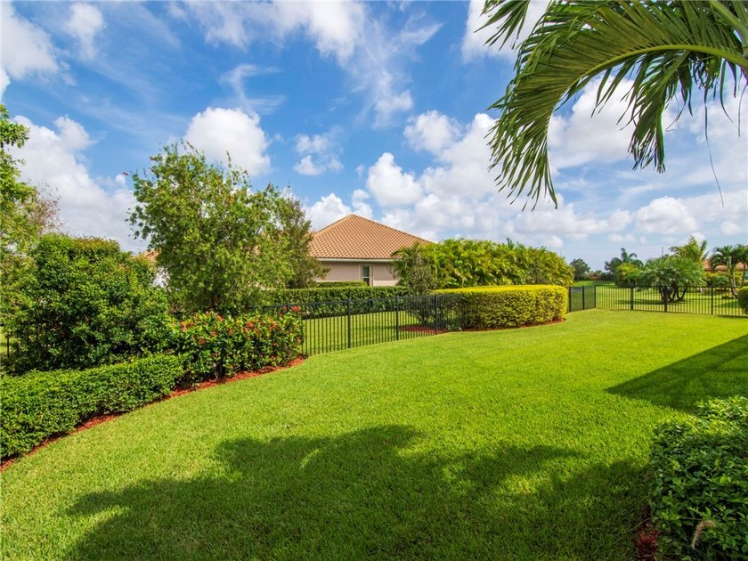 GHO Sawgrass former model home on fenced .40 lake lot with - photo 29