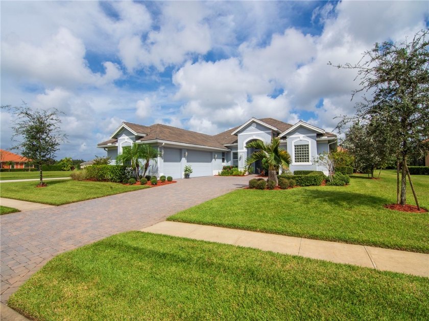 GHO Sawgrass former model home on fenced .40 lake lot with - photo 31