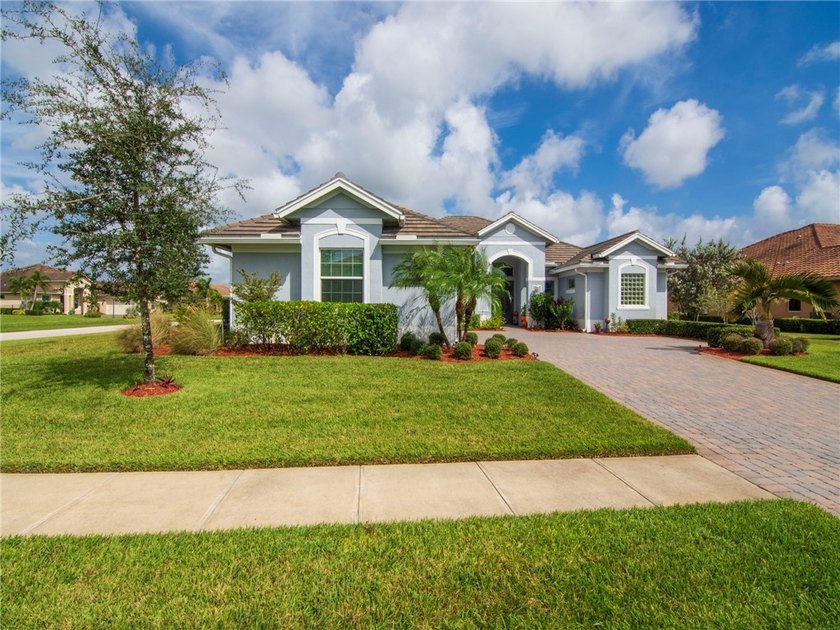 GHO Sawgrass former model home on fenced .40 lake lot with - photo 32
