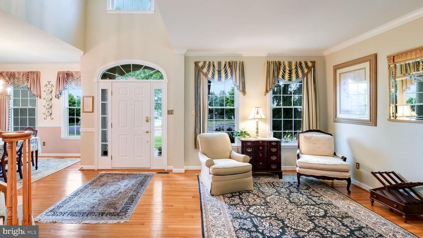 Welcome to this gorgeous Colonial nestled within the prestigious - photo 4