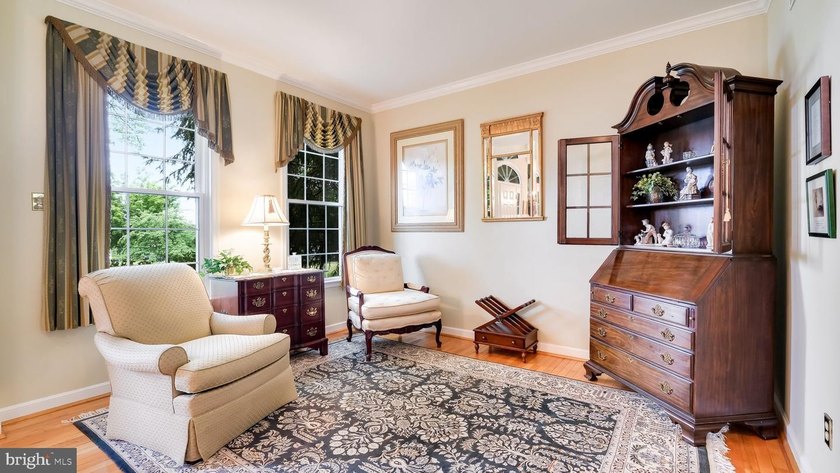 Welcome to this gorgeous Colonial nestled within the prestigious - photo 5