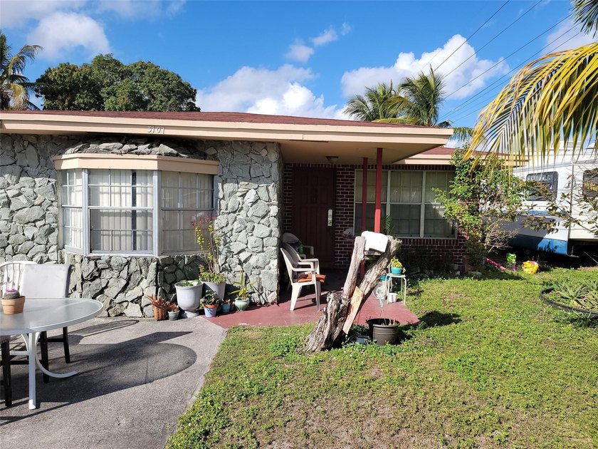 Welcome to this versatile corner-lot property in Fort Lauderdale - photo 6