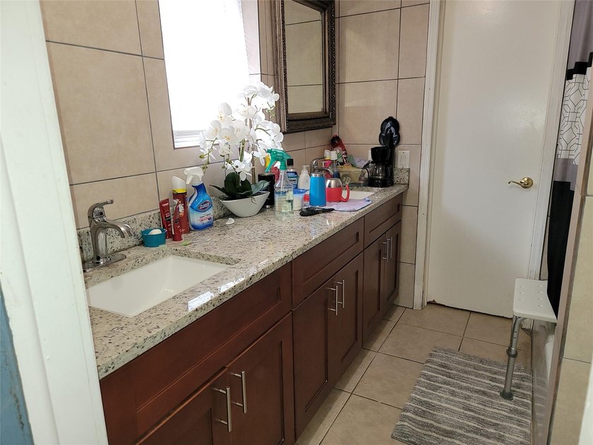 Welcome to this versatile corner-lot property in Fort Lauderdale - photo 9