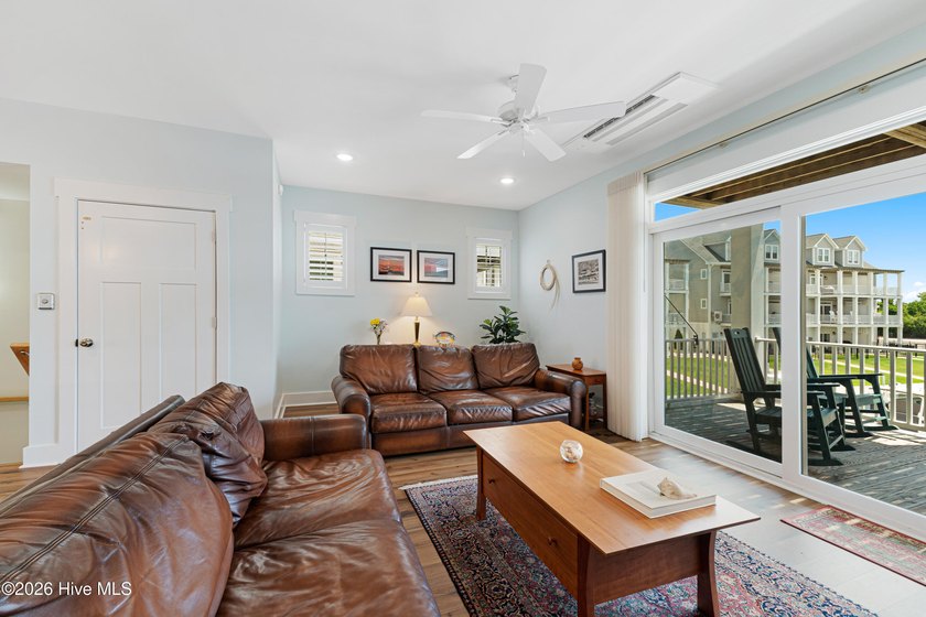 Marinafront 3-bedroom, 3.5-bath townhome in desirable Inlet Cove - photo 6