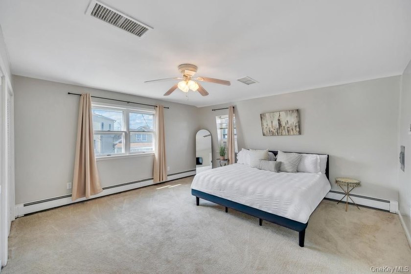 Charming Cape Cod-style 4-bedroom, 2-bathroom home offering a - photo 25