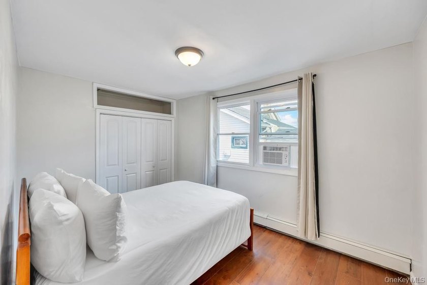 Charming Cape Cod-style 4-bedroom, 2-bathroom home offering a - photo 28