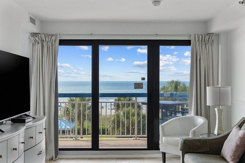 This updated oceanfront 1BR, 1BA unit offers unobstructed ocean - photo 8