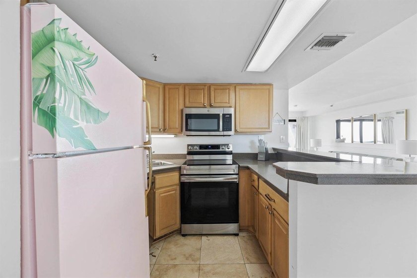 This updated oceanfront 1BR, 1BA unit offers unobstructed ocean - photo 10