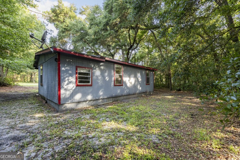 Charming opportunity in historic Darien! Ideally located in an - photo 7
