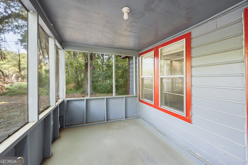 Charming opportunity in historic Darien! Ideally located in an - photo 8