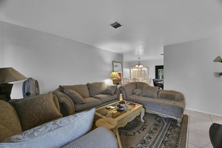 This CBS stucco 3 bedroom, 1.5 bath home offering 1,434 Sq. ft - photo 12