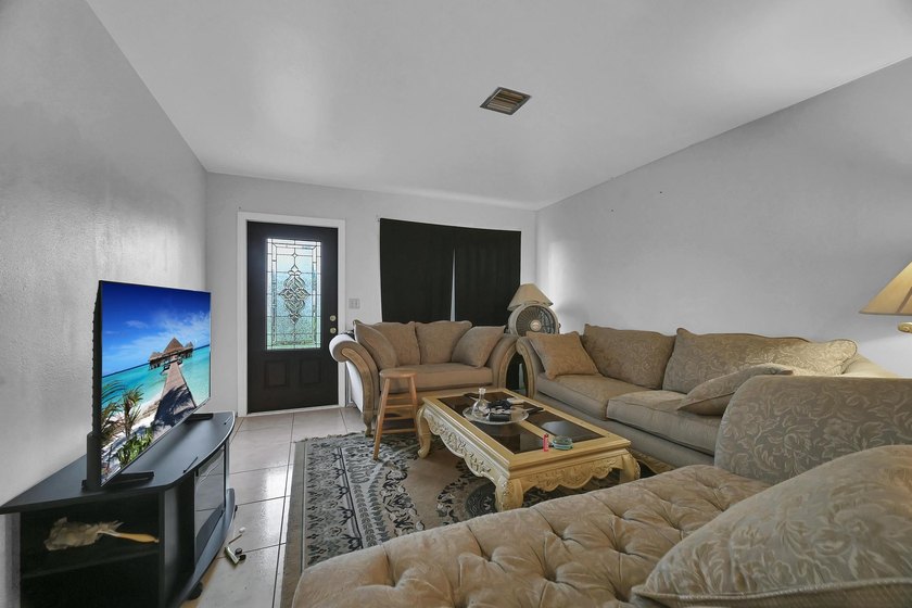 This CBS stucco 3 bedroom, 1.5 bath home offering 1,434 Sq. ft - photo 13
