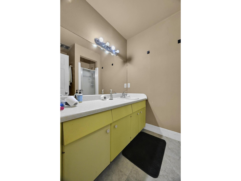 This CBS stucco 3 bedroom, 1.5 bath home offering 1,434 Sq. ft - photo 15