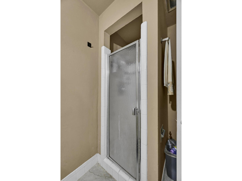This CBS stucco 3 bedroom, 1.5 bath home offering 1,434 Sq. ft - photo 16