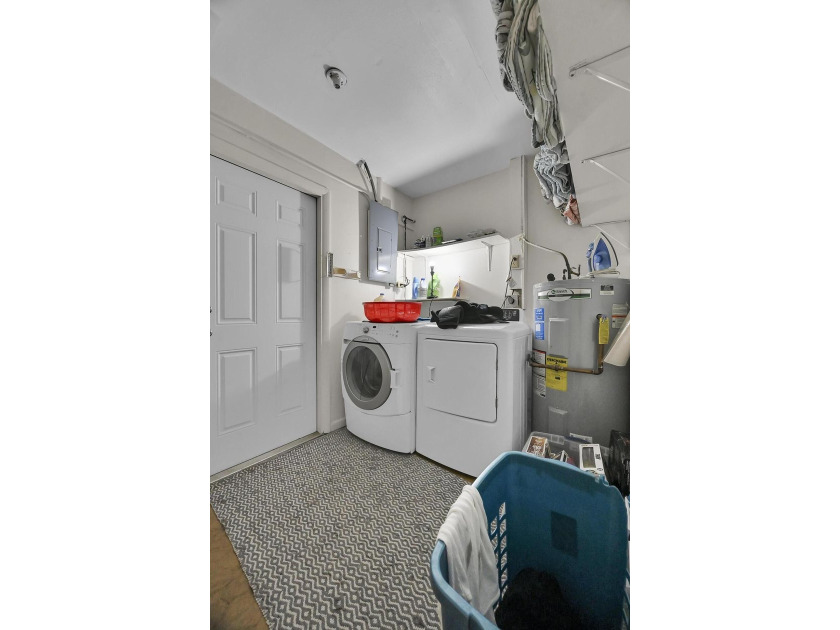 This CBS stucco 3 bedroom, 1.5 bath home offering 1,434 Sq. ft - photo 24