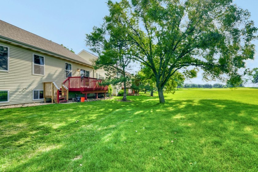 Welcome to this beautifully updated Seabrook Model in the highly - photo 27