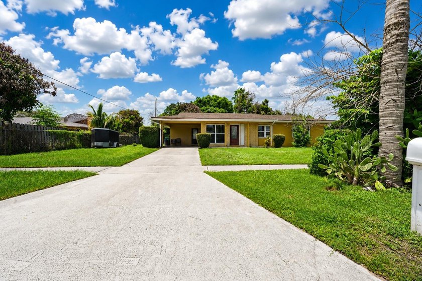 This CBS stucco 3 bedroom, 1.5 bath home offering 1,434 Sq. ft - photo 27