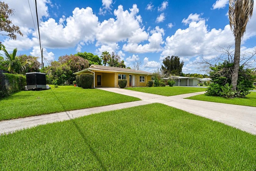 This CBS stucco 3 bedroom, 1.5 bath home offering 1,434 Sq. ft - photo 29
