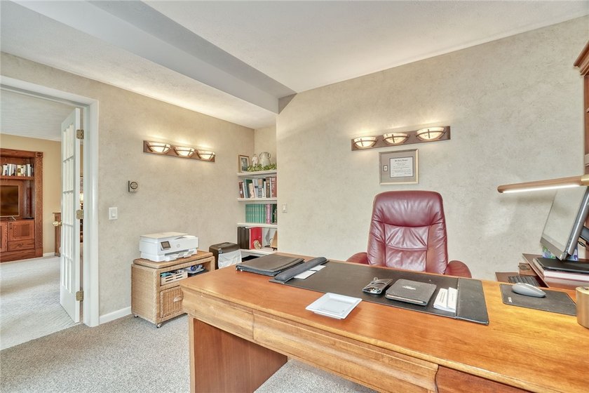 Gorgeous contemporary home in one of Mendon's most sought after - photo 37