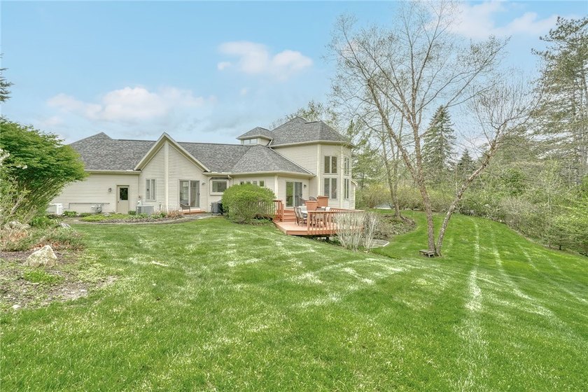 Gorgeous contemporary home in one of Mendon's most sought after - photo 42