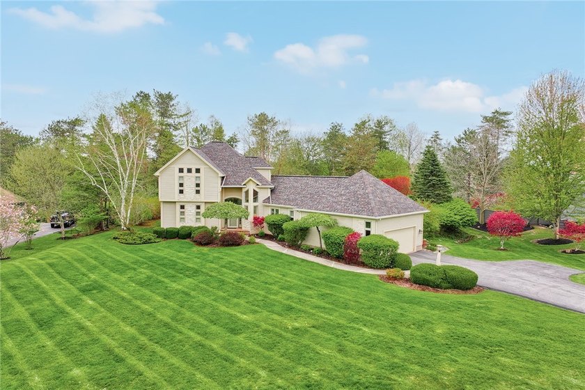 Gorgeous contemporary home in one of Mendon's most sought after - photo 46