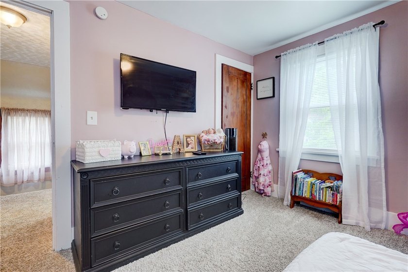 Welcome to 22 Ross Street! This well-maintained 3-bedroom, 1 - photo 14