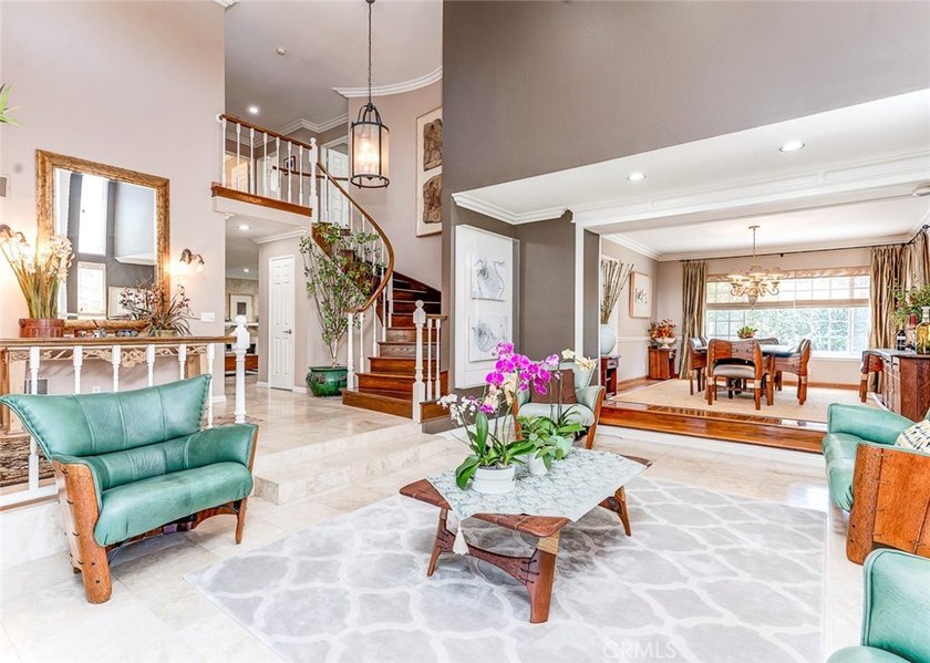 This Exquisite Residence Offers a Rare Balance of Thoughtful - photo 9