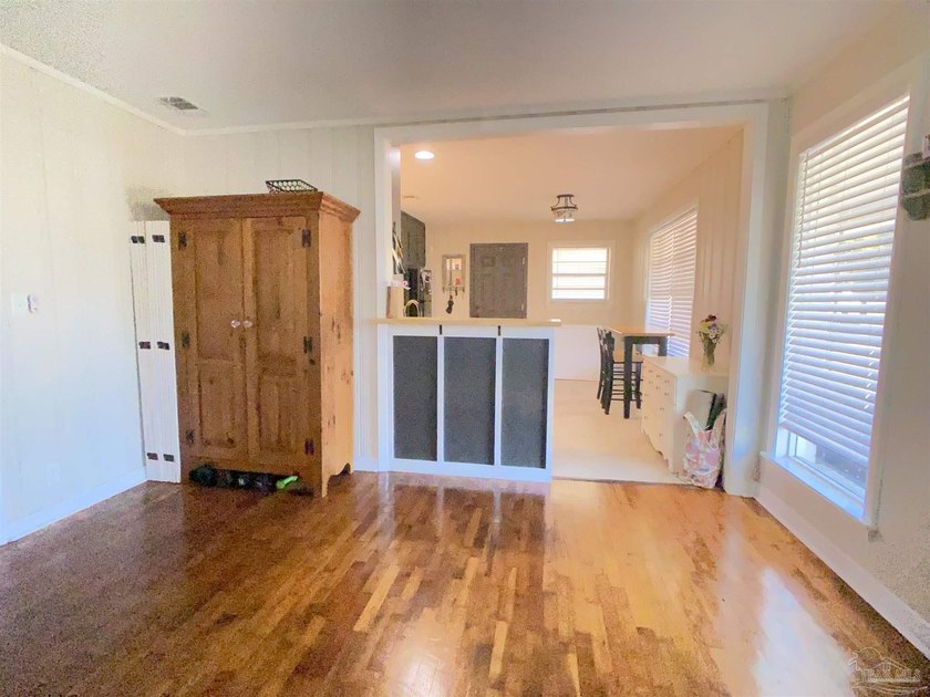 Charming all brick home just minutes from NAS Pensacola, Corry - photo 4