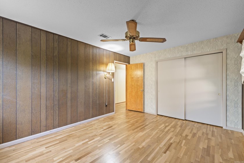 Great multigenerational living possibilities, or rent one and - photo 22
