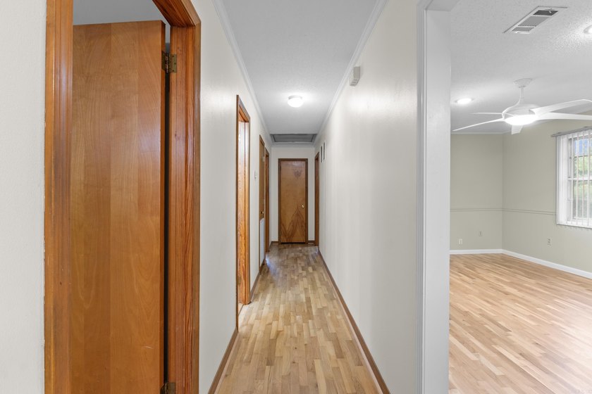 Great multigenerational living possibilities, or rent one and - photo 24