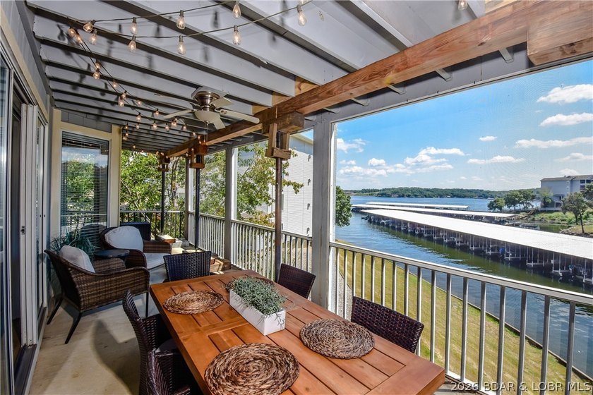 Beautiful condo with very tasteful style and colors! The unit - photo 2
