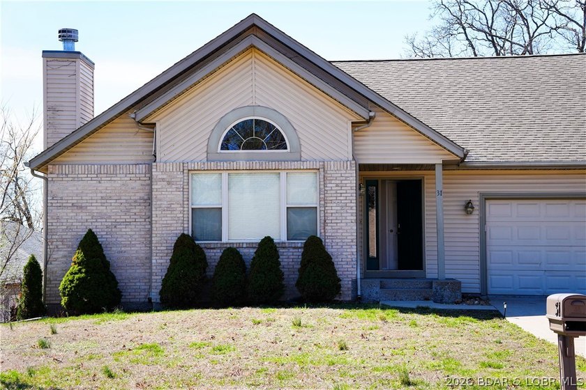 Charming home with walk-out basement in the heart of Camdenton! - photo 3