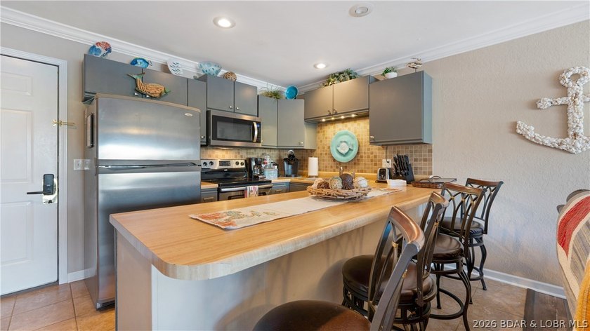 Enjoy lakefront living with zero hassle in this turnkey 2 - photo 7