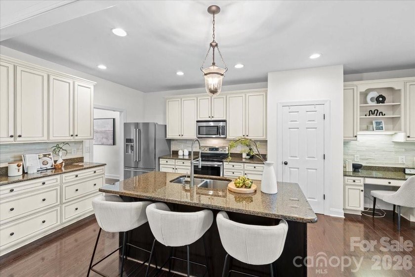 This quality constructed brick custom home boarders Piney Point - photo 24