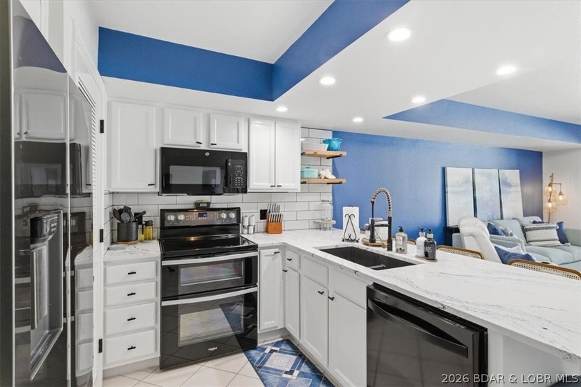 Enjoy the best of lake living in this beautifully renovated 3 - photo 4