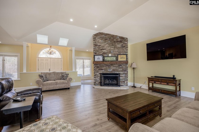 Lakefront living on Lake Murray - 150 feet of water frontage - photo 12