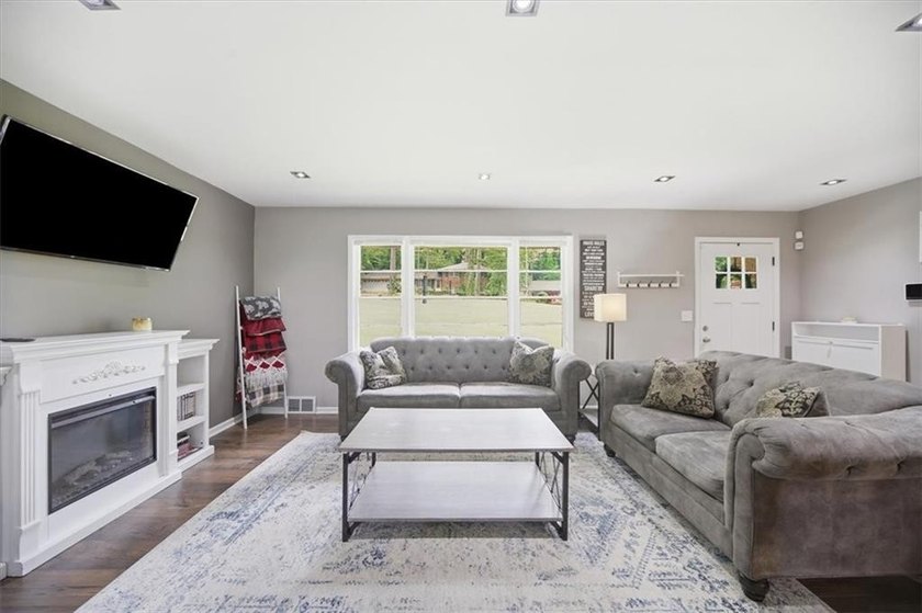 Welcome home to this beautiful four-sided brick residence - photo 5