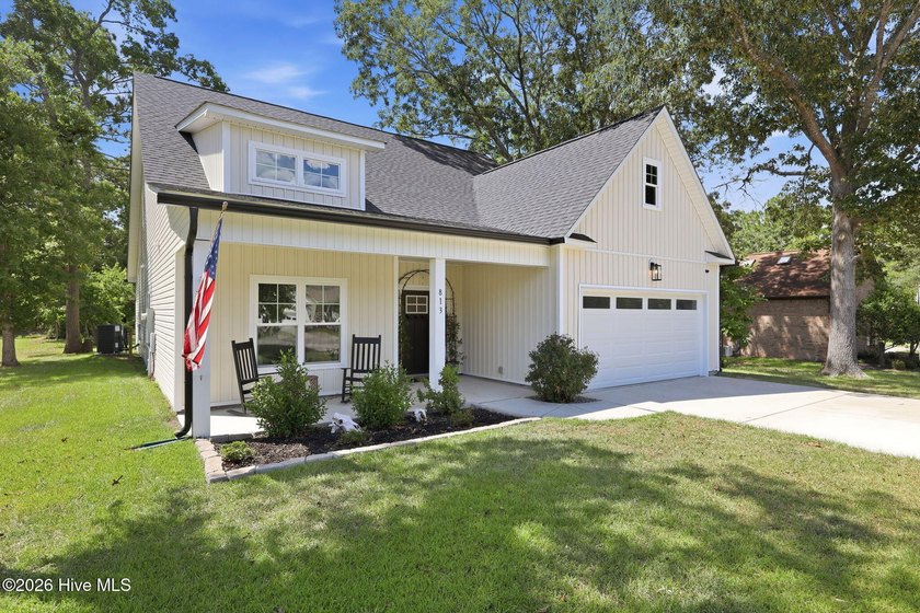 Discover the Oriental Plan, a thoughtfully designed builder's - photo 3