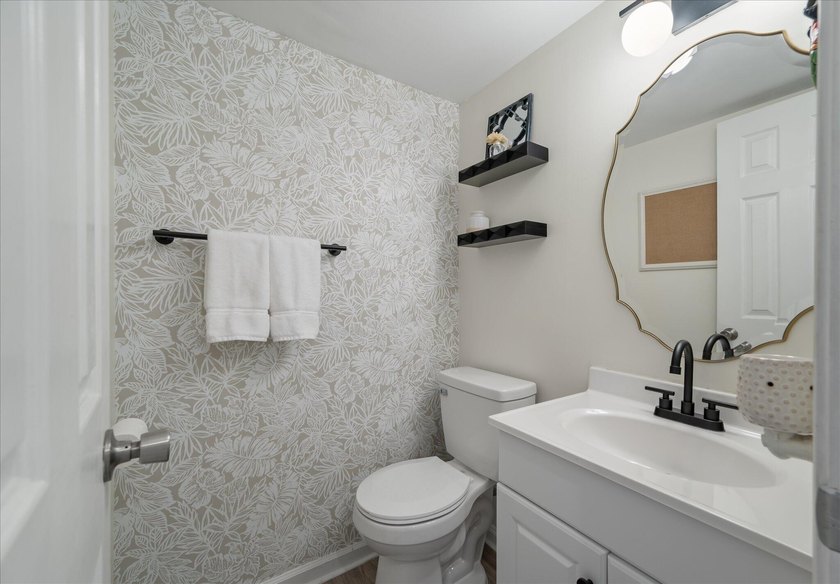 Welcome to Mepkin Place, where modern updates, low-maintenance - photo 11