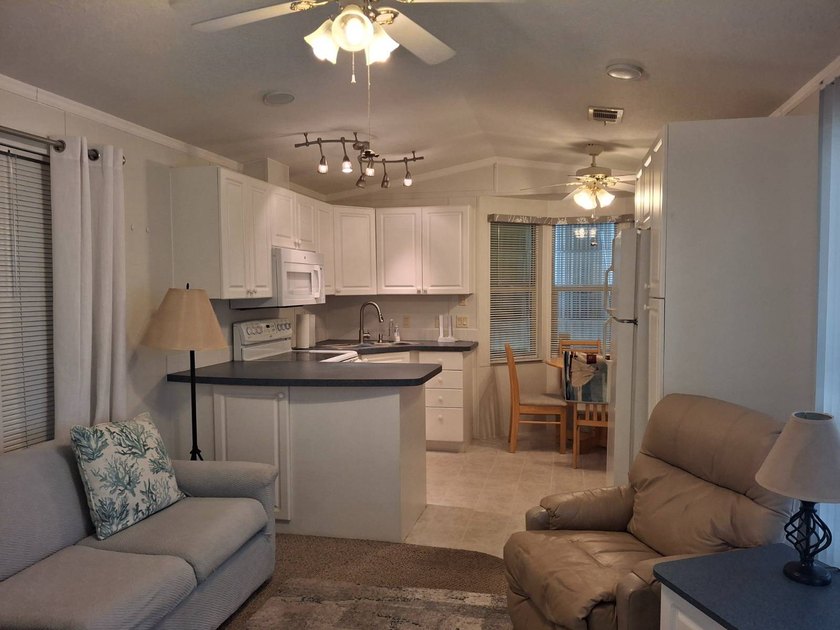 Come see this park model in Windward Isle community in Sarasota - photo 3