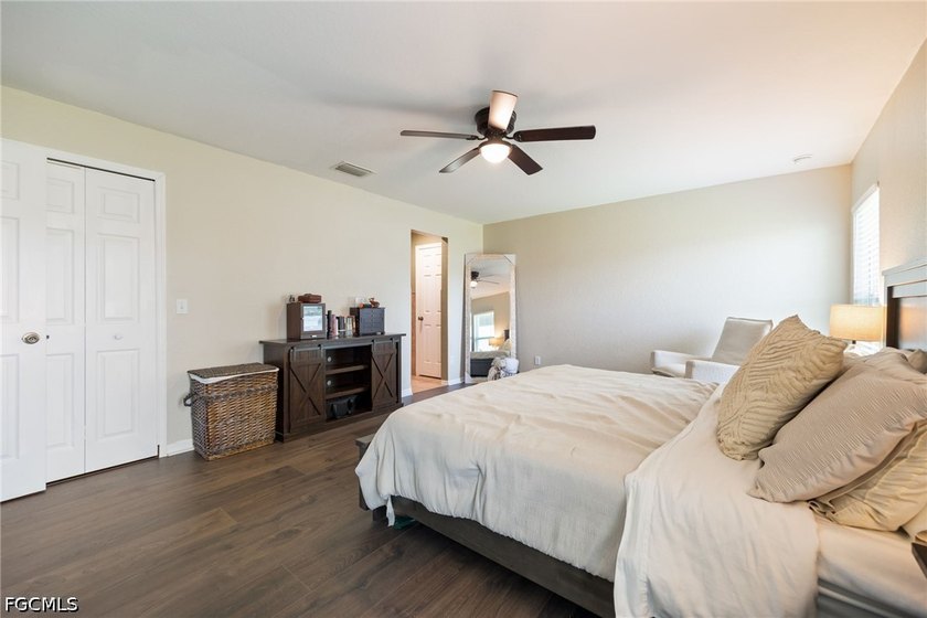 This stunning single-family home boasts 4 spacious bedrooms, 2 - photo 15