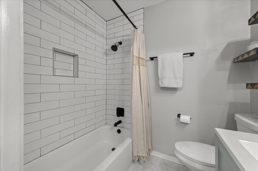 Welcome to Mepkin Place, where modern updates, low-maintenance - photo 18