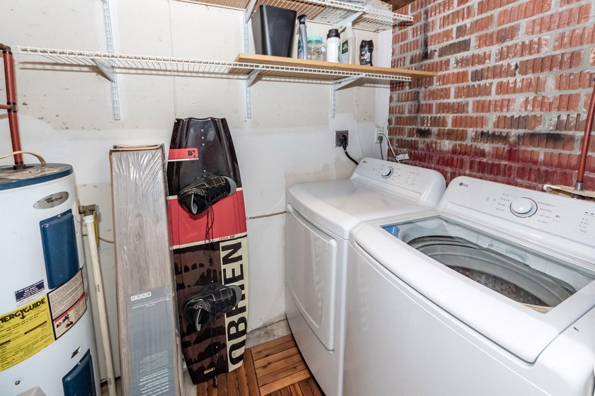 Welcome to Mepkin Place, where modern updates, low-maintenance - photo 21
