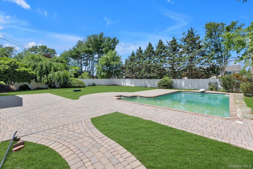 Stony Brook side hall 3-bedroom 2.5 bath colonial with major - photo 24